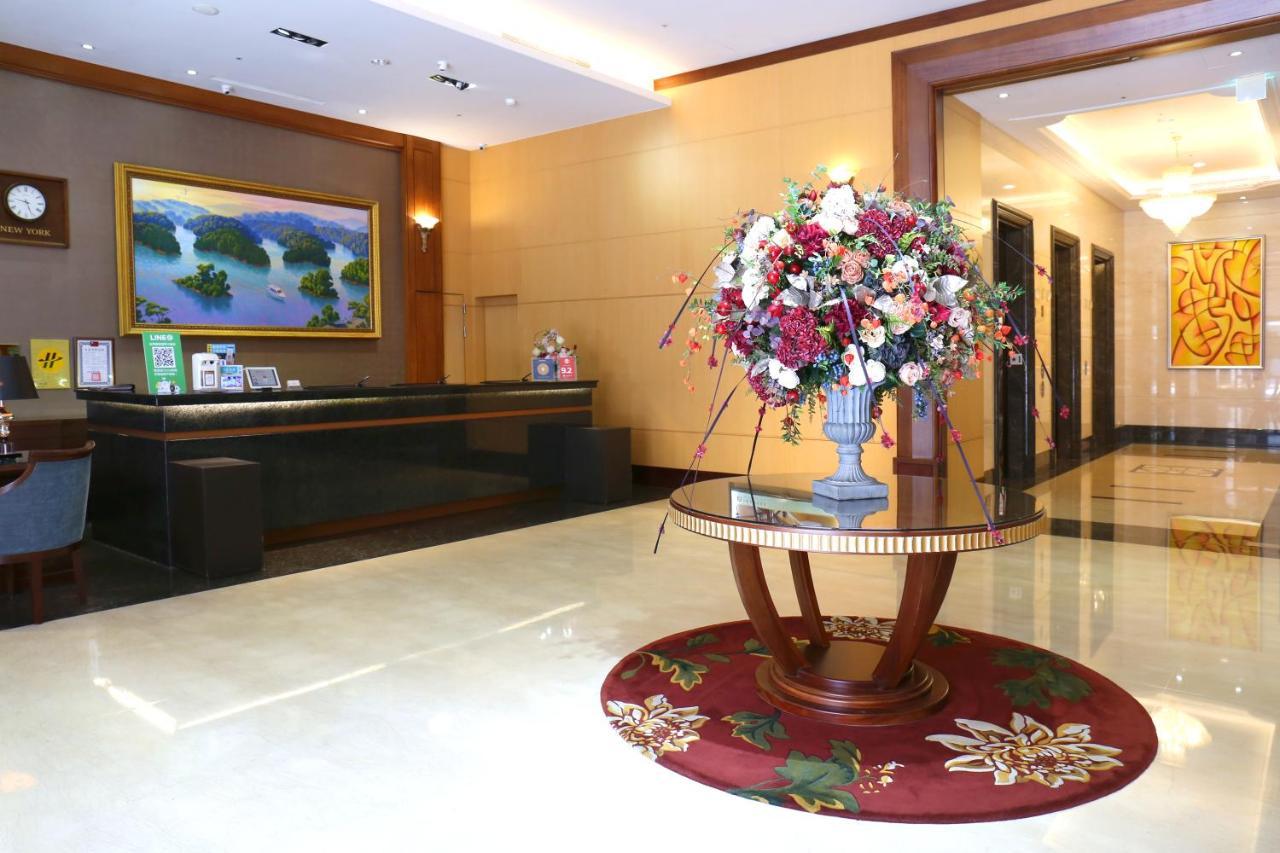 Fushin Hotel - Tainan Exteriör bild